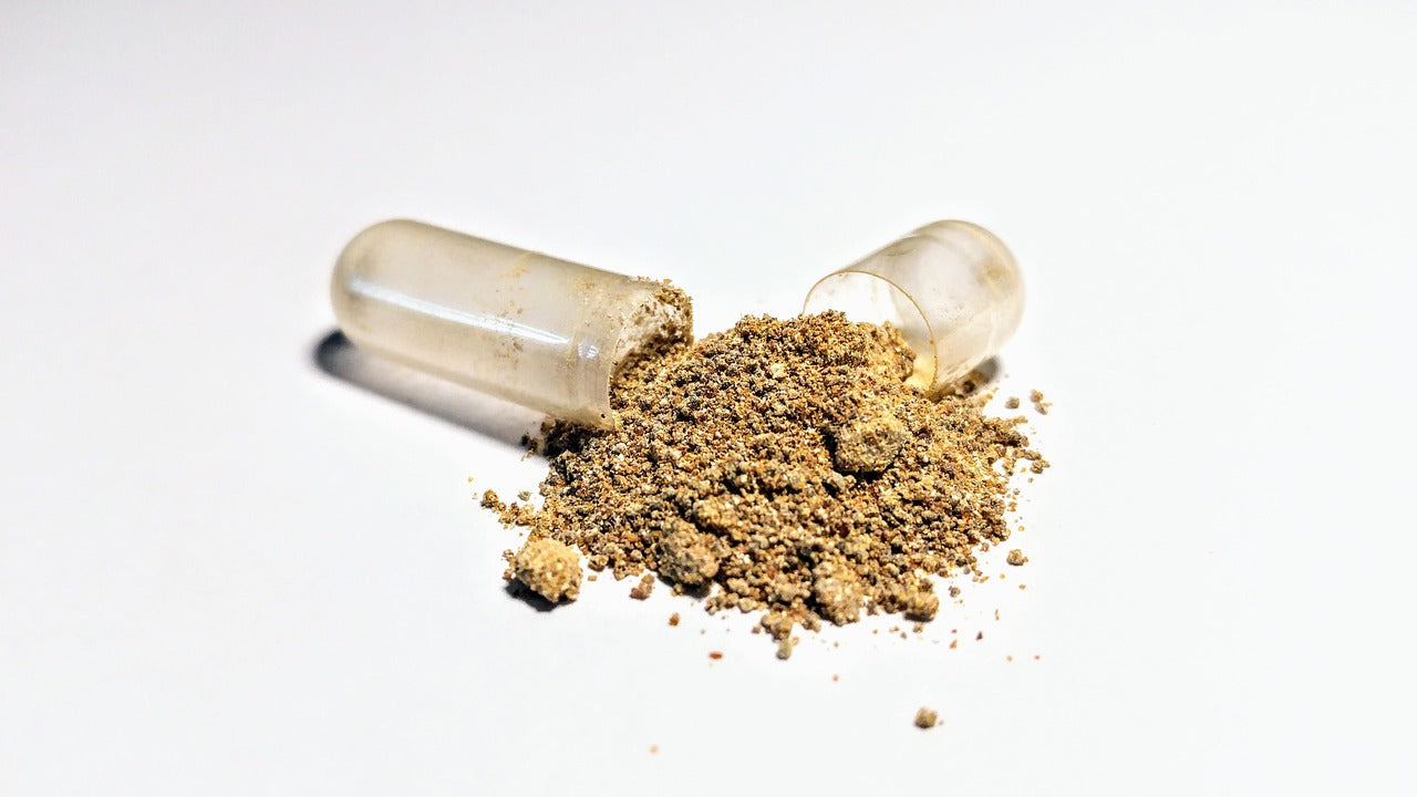 Ashwagandha supplement powder and capsules